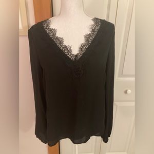 Black lace eyelash trimmed v neck blouse sz S